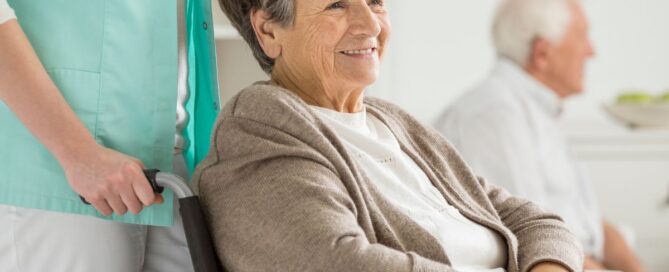 How Senior Day Programs Ease the Transition Between Home and Moving to Assisted Living